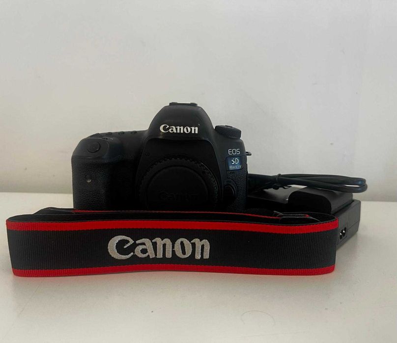 Maquina canon 5D Mark IV