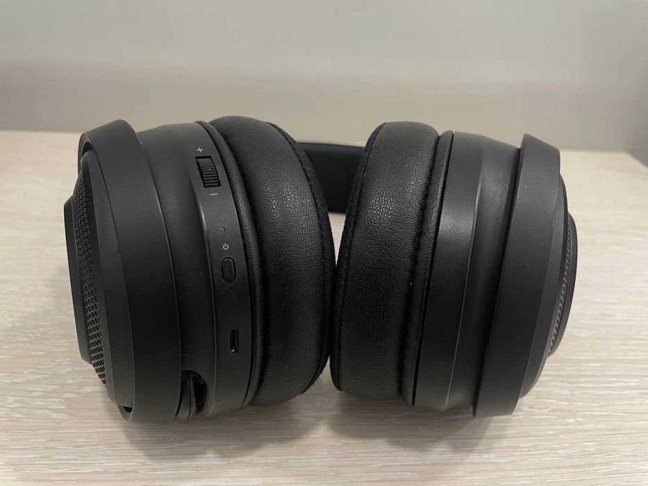 Оригінальні бездротові ігрові навушники Razer Nari Essential Wireless