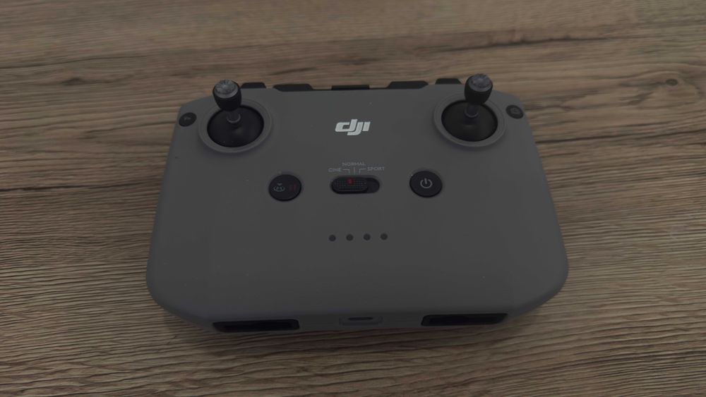 Drone DJI Mini 4K com mala e comando
