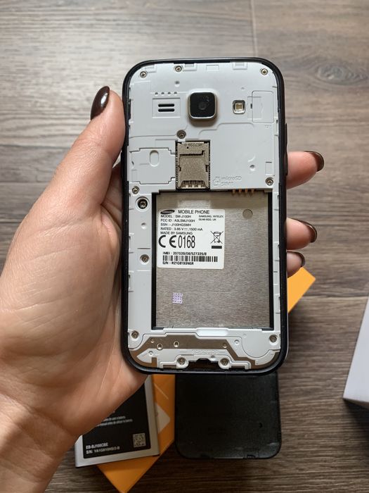 Samsung Galaxy J1 (Германия)