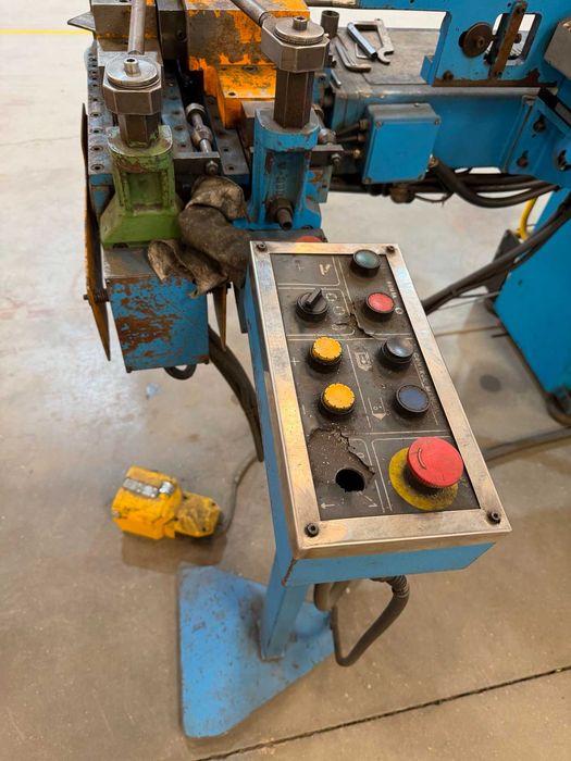 Máquina de Curvar Tubo CNC