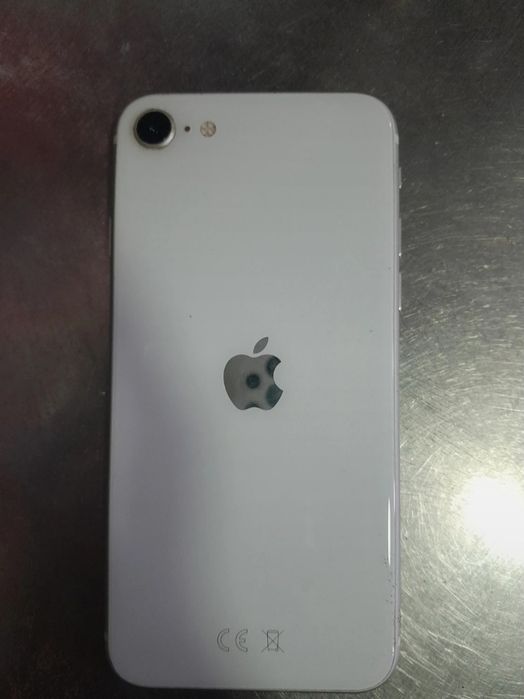 iPhone SE (2) com capa e película