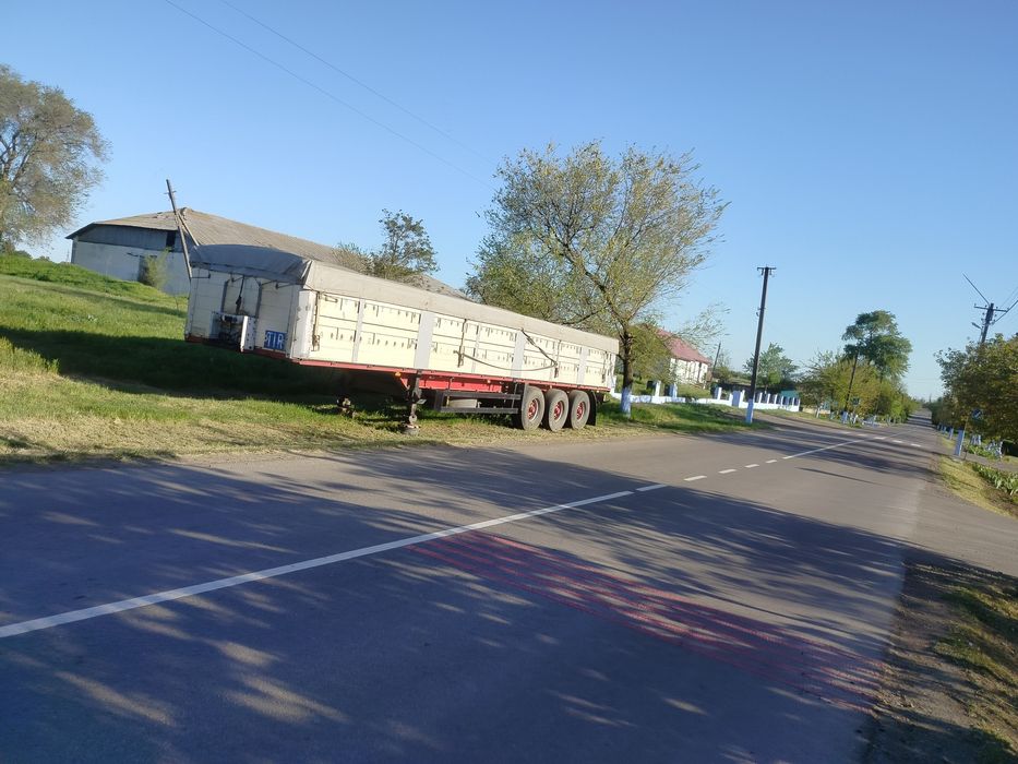 Продам прицеп зерновоз.