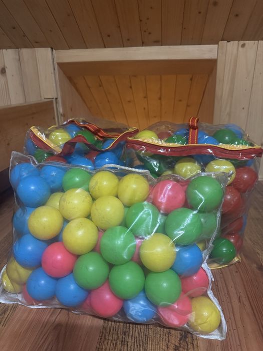 Кольорові кульки для сухого басейну