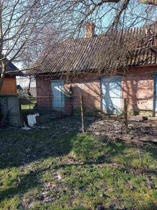 Будинок + дерев'яний гараж на 2 місця