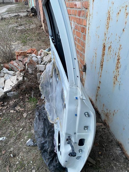Продам дверь передняя левая nissan leaf 2