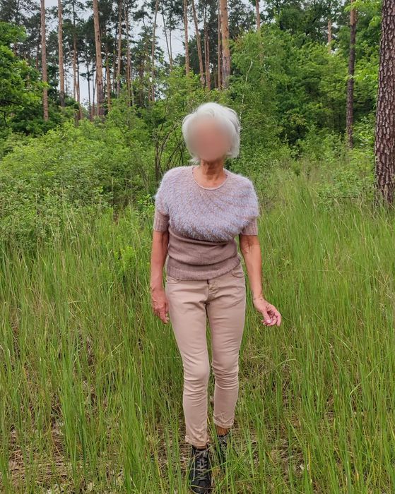 В'язана футболка. Ручна робота