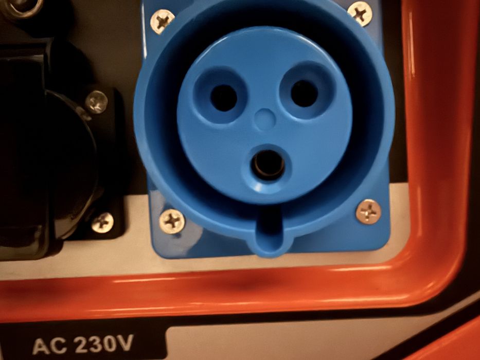 Бензиновий генератор OMLine 6500E