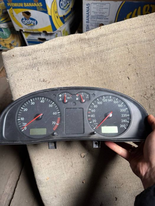 щиток приборів Passat Golf