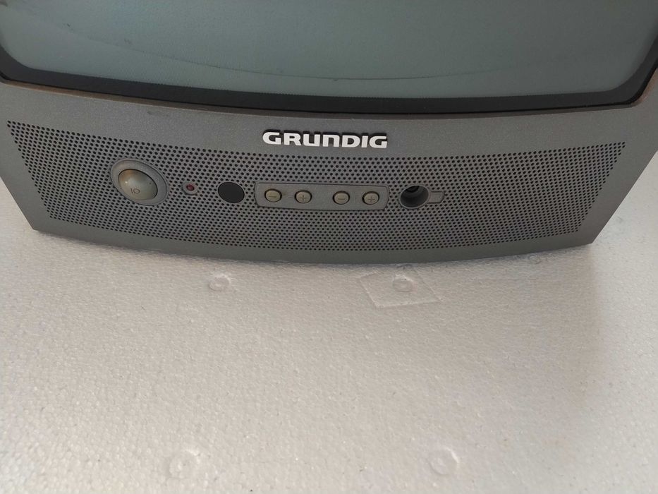TV a cores Grundig P37-830 Text de 37 cm em bom estado