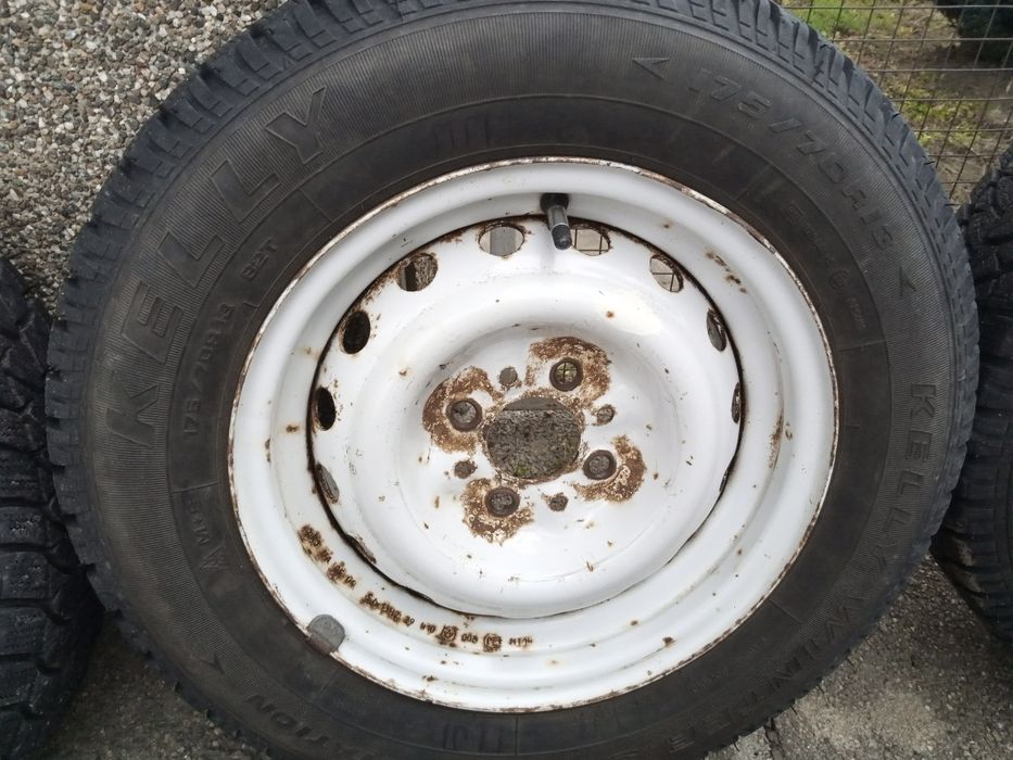 Резина Зимова с дисками R13 на ВАЗ