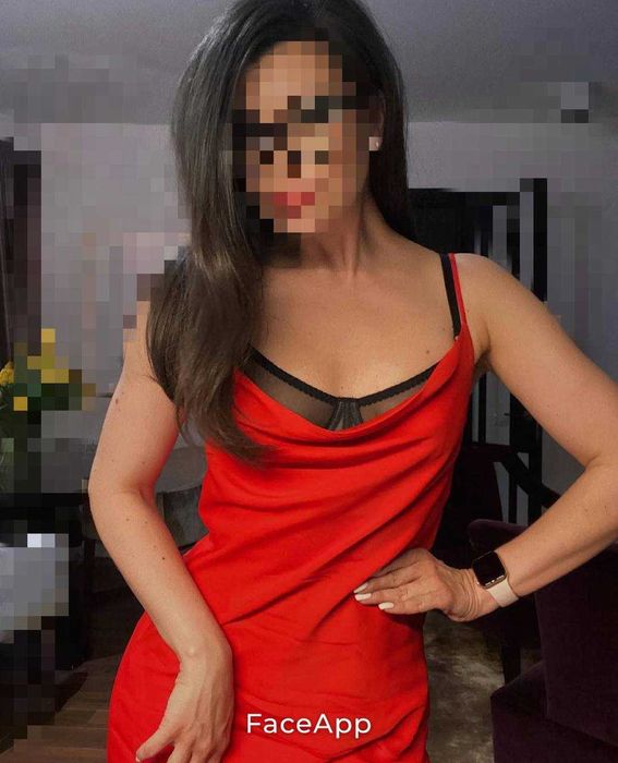 Сукня червона коктейльна