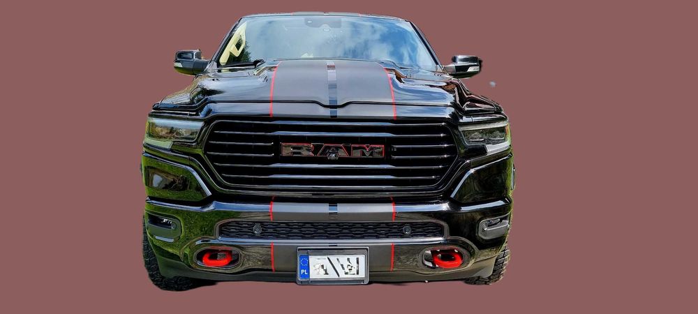 Wynajem RAM 1500 z kierowcą – śluby, uroczystości, transport VIP
