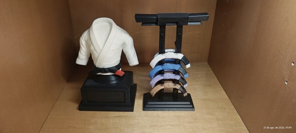 Jiu-jitsu kimono e faixa