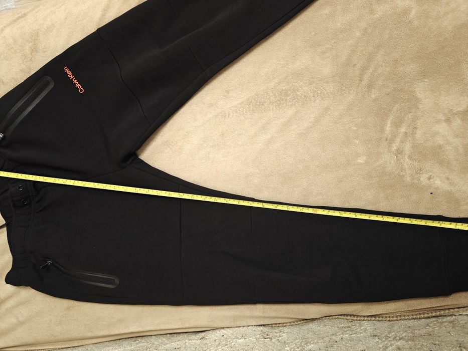 Оригінальний теплий костюм Calvin Klein (розмір L)