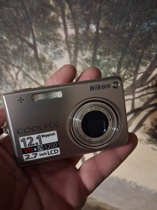Цифровой фотоаппарат Nikon Coolpix S700: 1 600 грн. - Цифрові