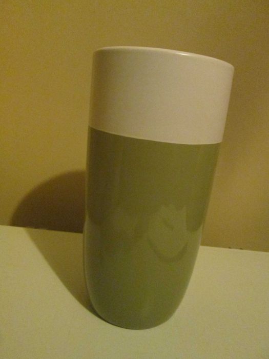 4 estatuetas, 1 jarrão, 1 torre Eiffel e panela barro de ir ao forno