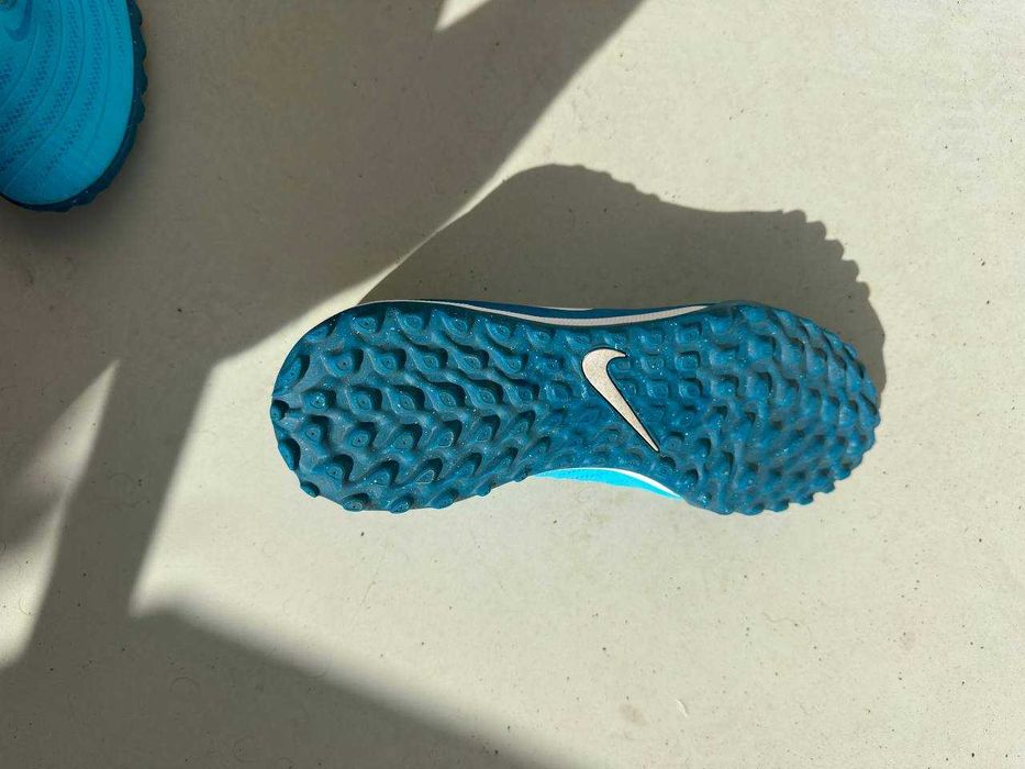 Nike Phantom Luna 2 Academy | T 45.5 | Chuteiras para relva | Caixa