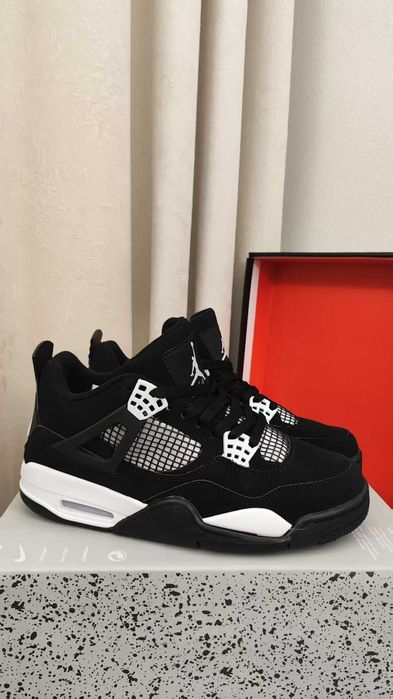 Jordan 4 Retro White Thunder R.42