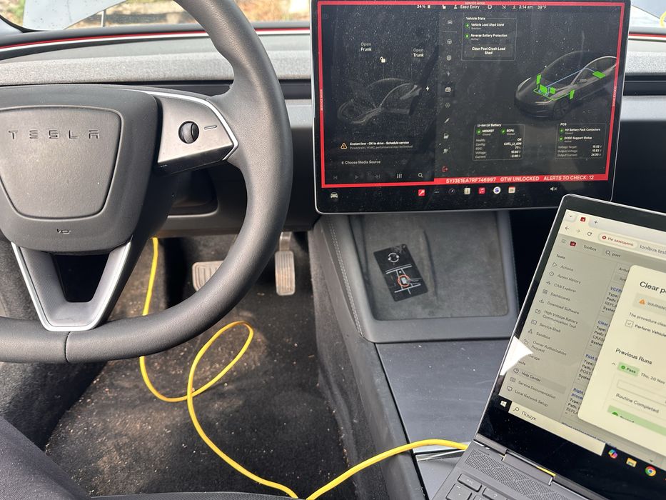 Діагностика та прошивка Tesla Model 3/Y/S/X