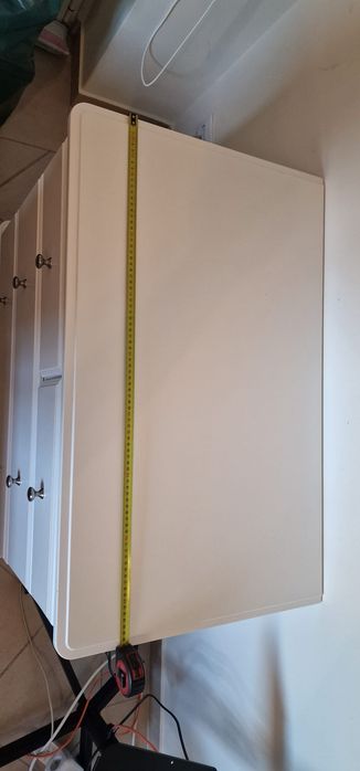 Cómoda branca IKEA com gavetas