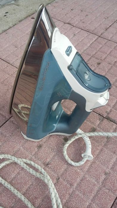 Ferro de engomar rownta