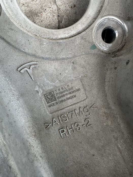 Поворотний кулак передній, цапфа, правий Model 3 Tesla