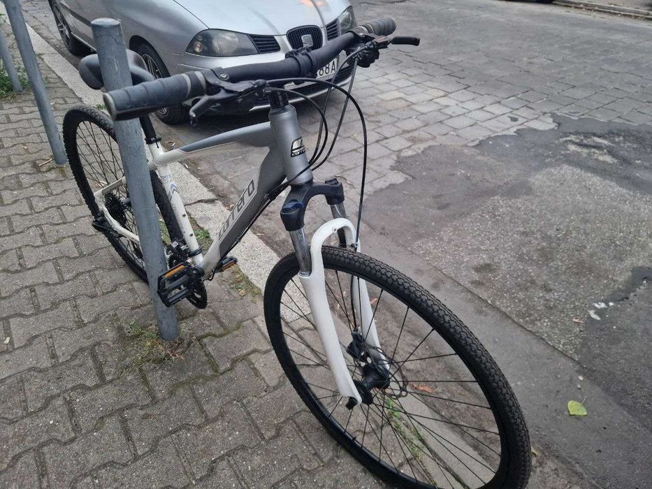 Carrera Crossfire 3 – rower crossowy trekkingowy , rama 17", koła 28"