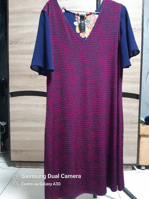 Плаття нове, яскраве.