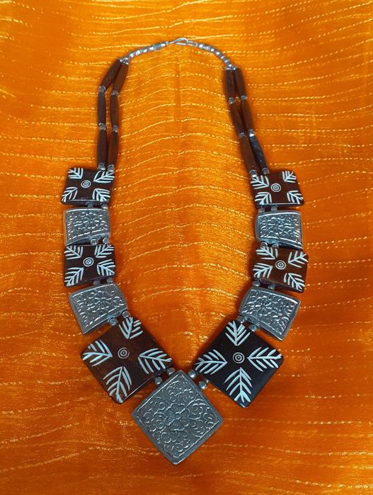 Colar de origem africano
