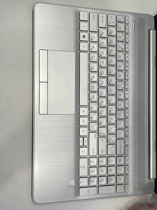 HP 15-dw3058cl Intel i5-1135G7 8 GB RAM 256 GB intel iris xe graphics