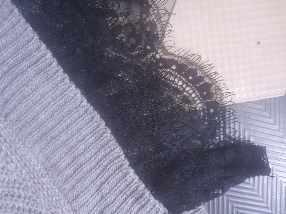 Sweter szary z koronką roz L