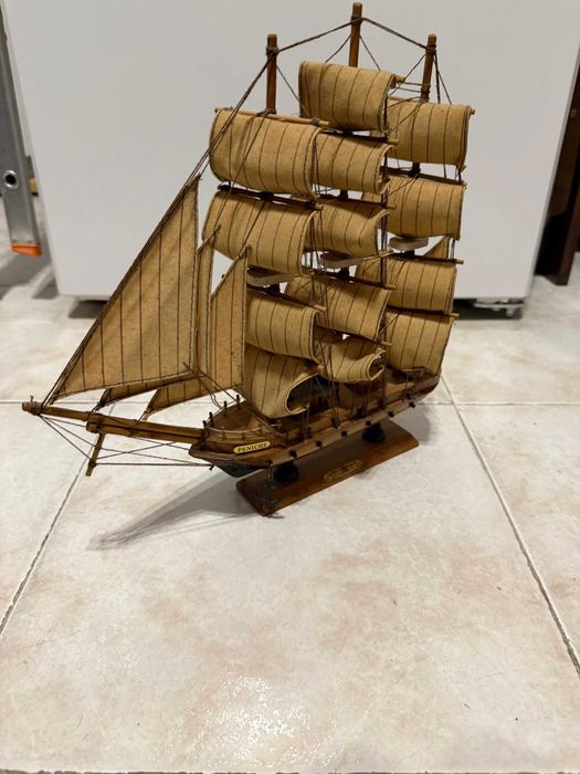 Barco em miniatura (vintage)
