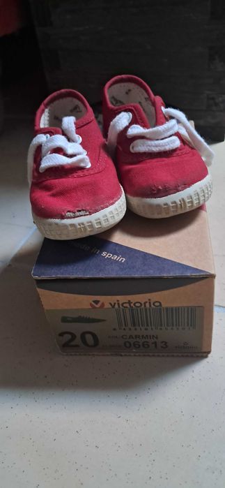 Varios sapatos para bebe/criança