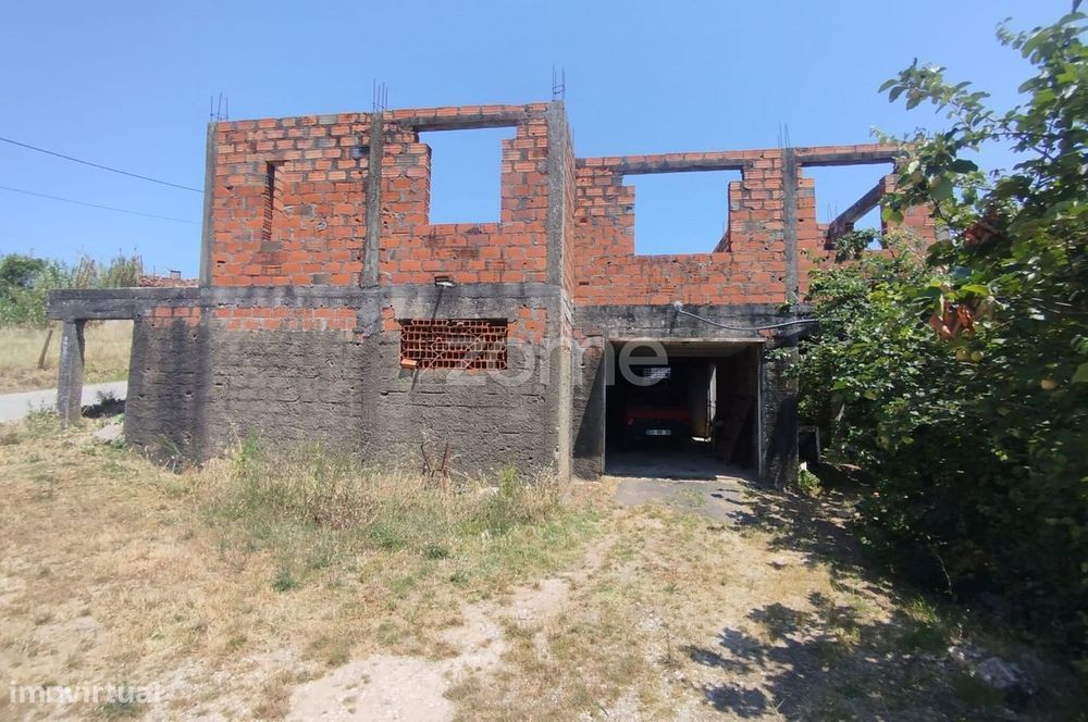 Moradia em Construção com Projeto Aprovado – T2+1 Soure