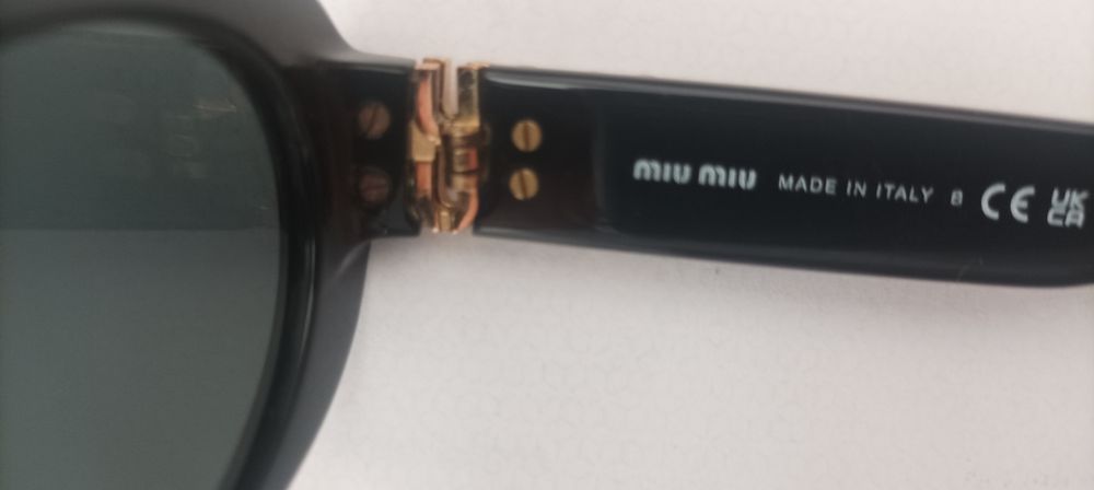 Vendo óculos de sol  pretos da Miu Miu