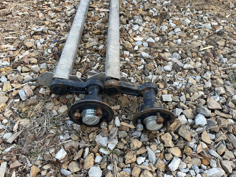 Oś skrętna knott 750kg 2 szt 1350mmx1800mm