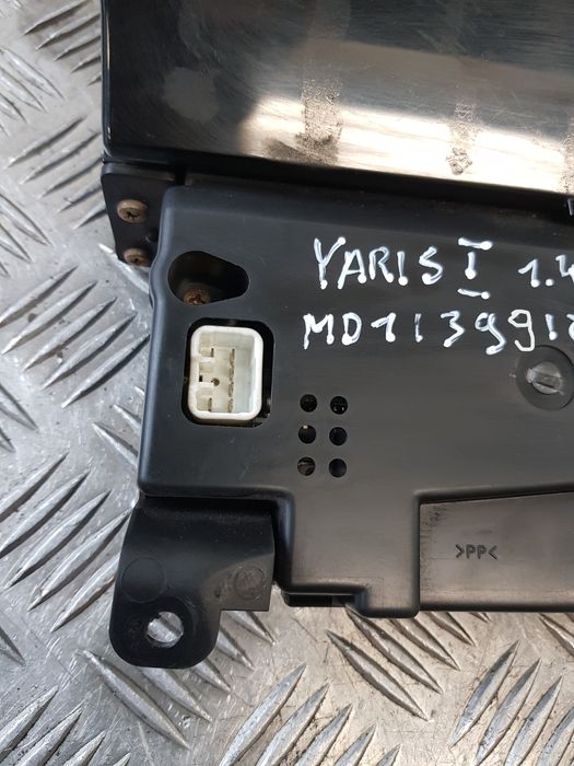 Licznik 83800-52640 Toyota Yaris I 1.4 D4D 01R-