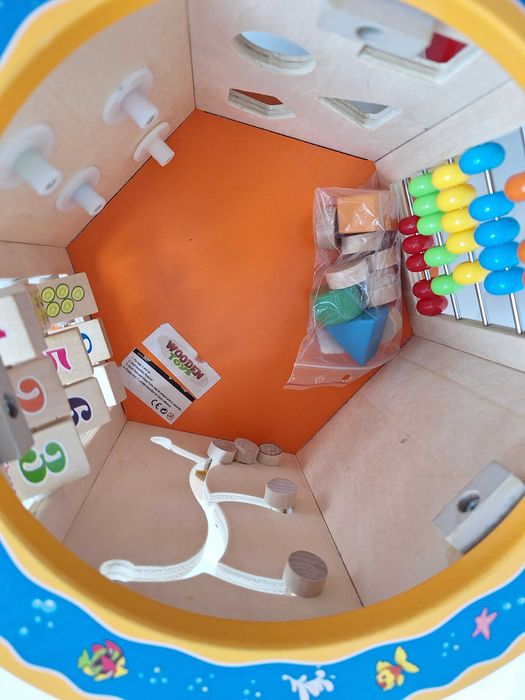 Kostka edukacyjna z przeplatanką