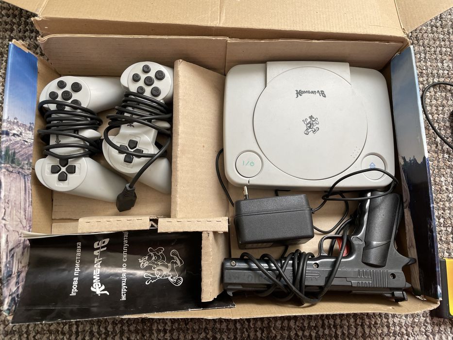 Старі приставки dendy ,комбат