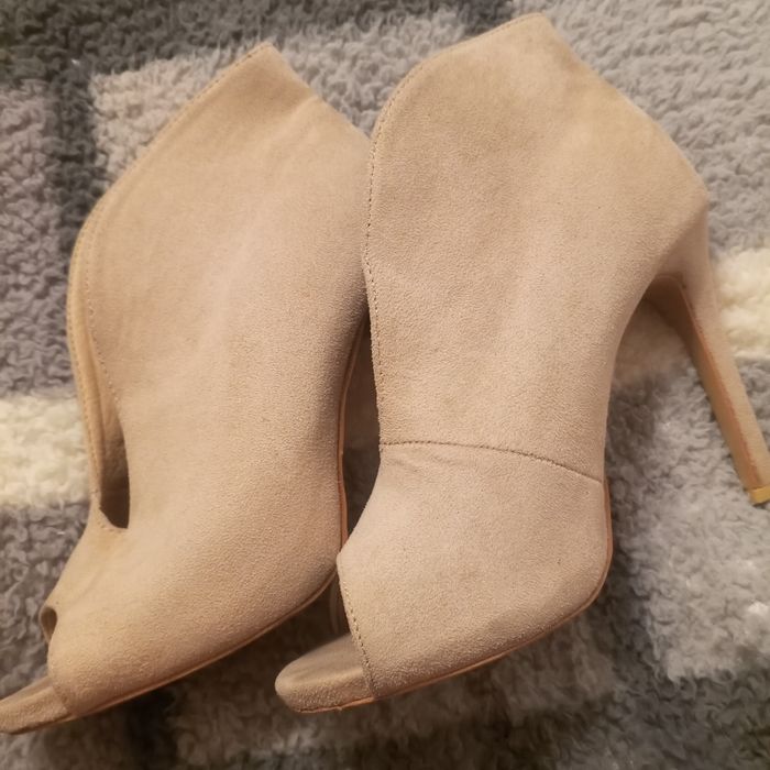 Piękne zamszowe botki 37