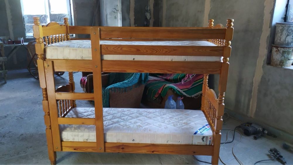 Продам дитяче ліжко з матрацами