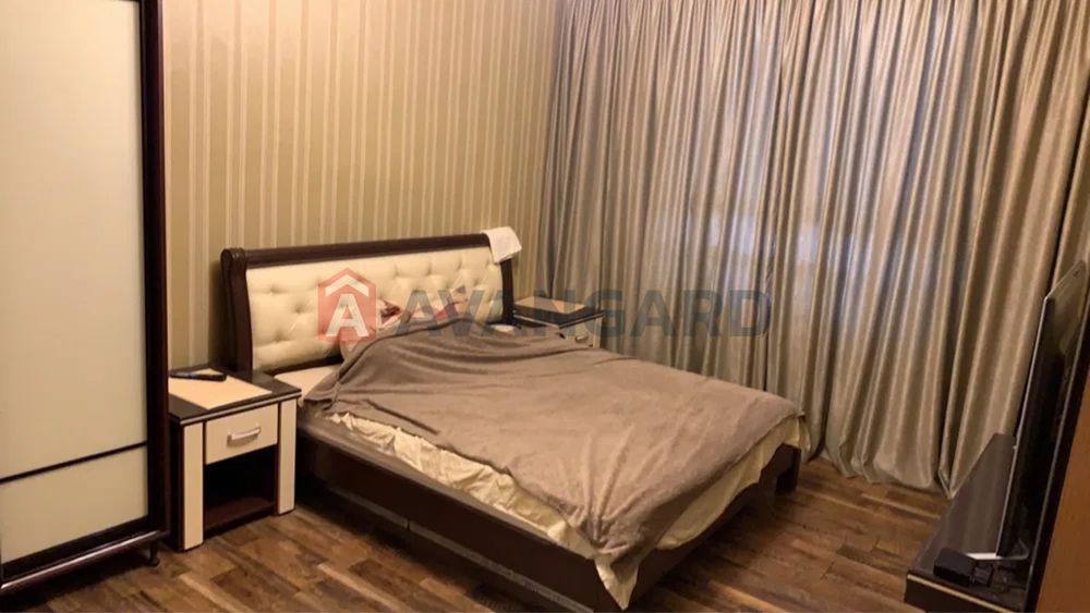 Продам 3 кімнатну сталінку в центрі