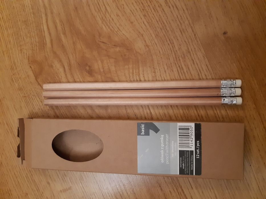 Przybory szkolne Pisaki kredki Ekierka ołówki