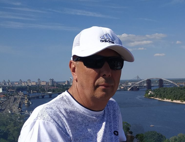 Тренер по тенісу. Швидкий прогрес у тенісі у моїй міні залі.