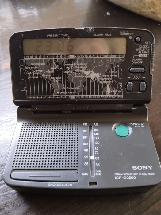 Радиоприемник Sony icf-c2500