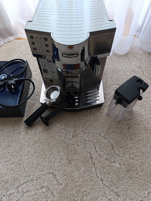 Ekspres kolbowy DeLonghi