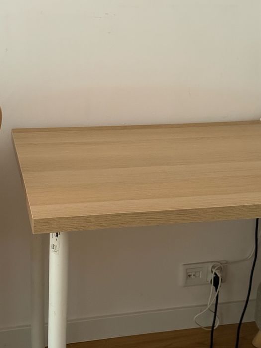 Biurko, imitacja dębu bejcowanego na biało/białe + komoda IKEA