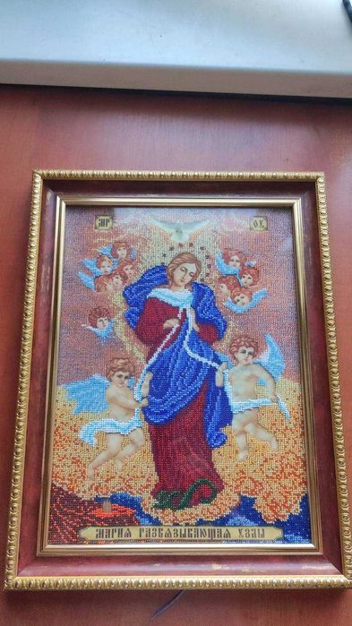 Мария развязывающая кармические узлы .Икона вышитая бисером