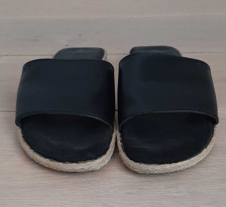 Esprit damskie,skórzane, czarne klapki 36